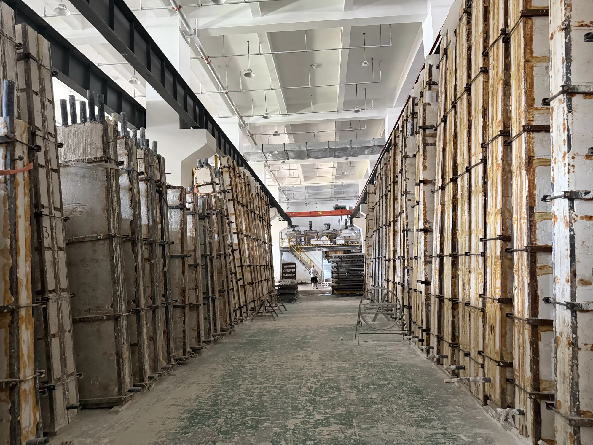 High-temperature furnace line used in ceramic manufacturing