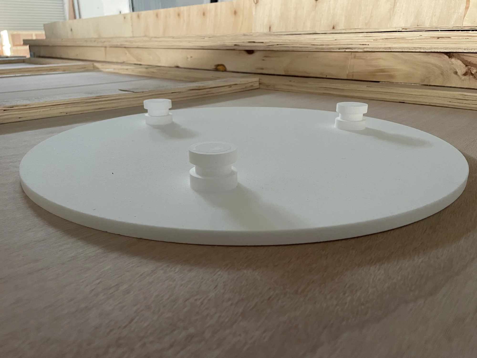 Large machined technical ceramic plate