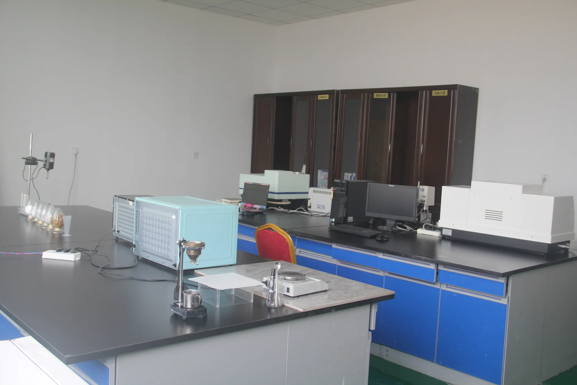Laboratory equipment used for ceramic material and quality checks
